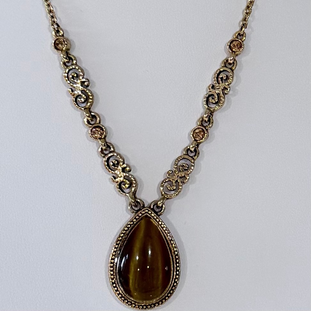 Vintage Gold-Tone Teardrop Pendant Necklace - Picture 5 of 11